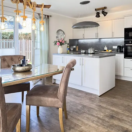 Hus Oevern Diek بيت للعطل