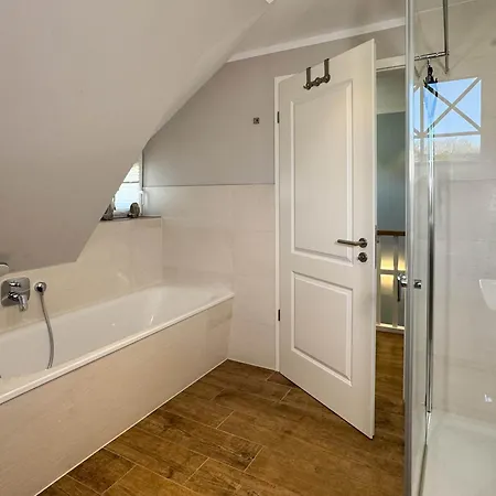 Dom wakacyjny Hus Oevern Diek Zingst